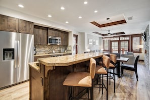 Private kitchen - Luxury 2 Bedroom Condo with Mountain View 2 Condo (Breckenridge)