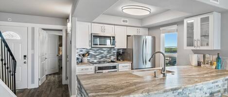 コンドミニアム 3 ベッドルーム | 専用キッチン | 冷蔵庫、オーブン、コーヒー / ティーメーカー、トースター