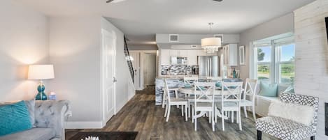 Condo, 3 Bedrooms | Living area | Smart TV