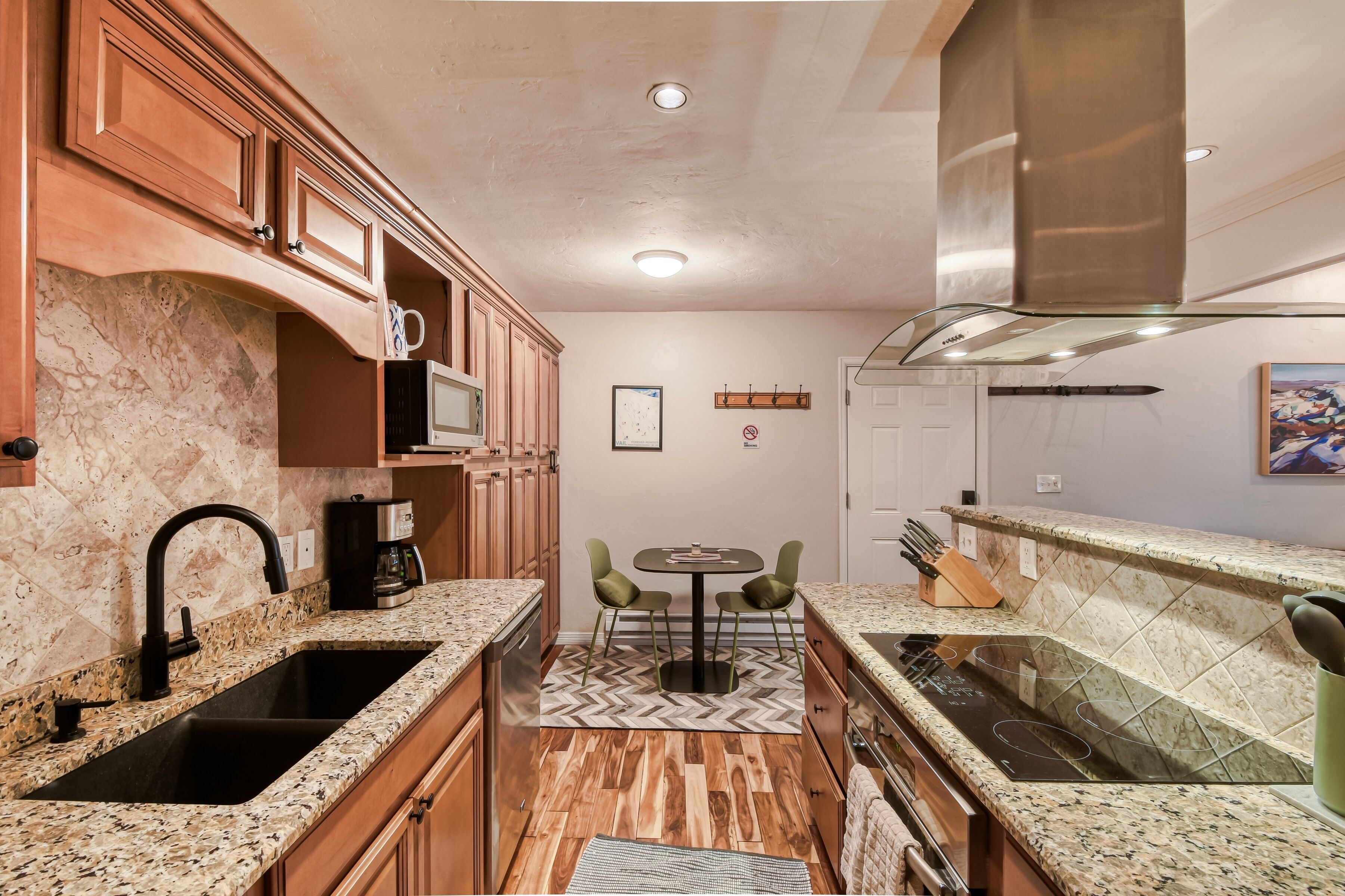 Appartement, 2 slaapkamers | Privékeuken | Een koelkast, een oven, een koffiezetapparaat/waterkoker