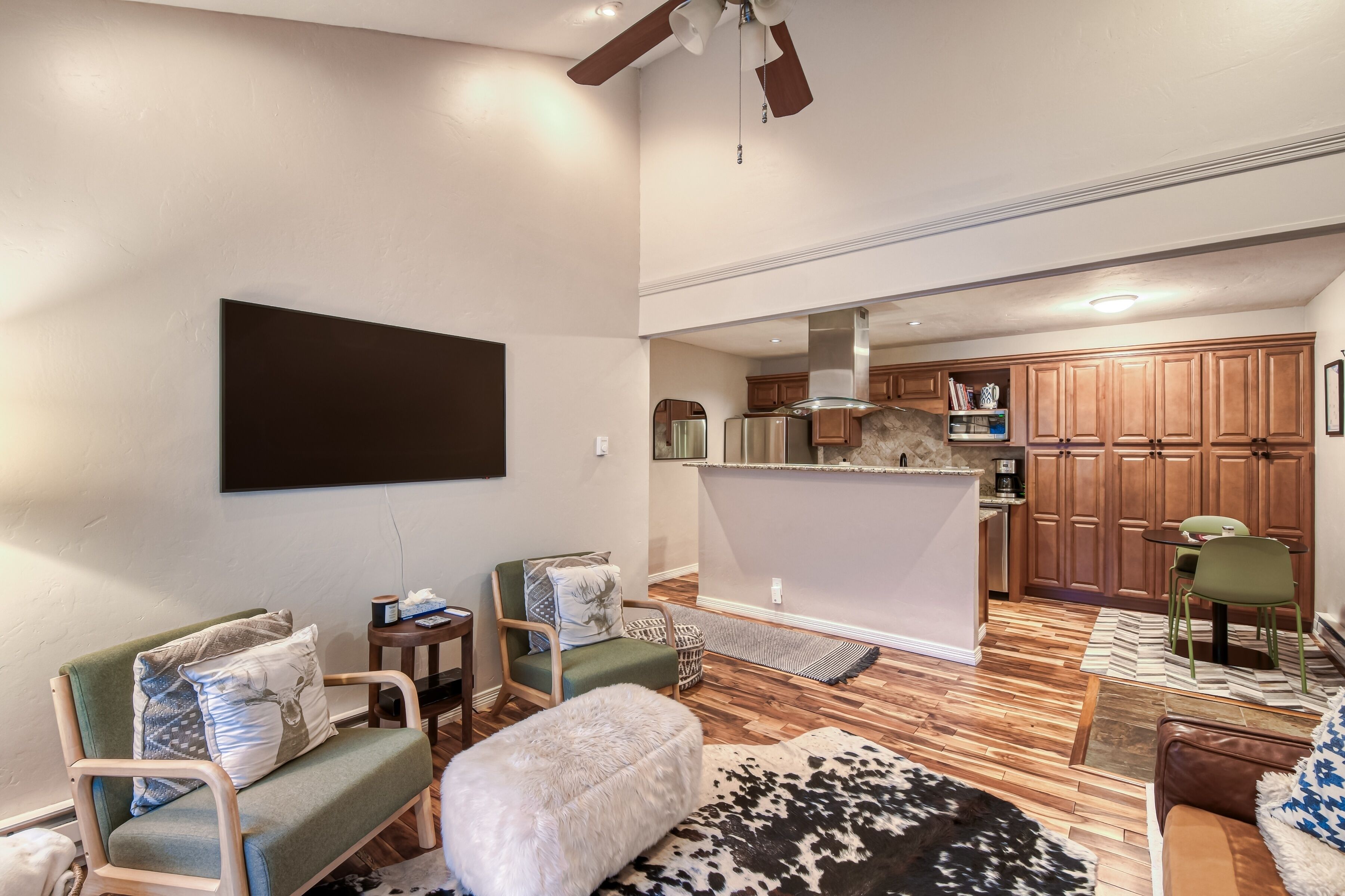 Condo, 2 Bedrooms | Living area