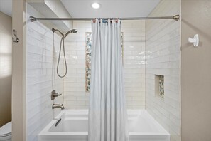 House, 4 Bedrooms | Bathroom - Bay Vista- New Listing In Terramar Beach, 4 Br/ 3 Ba, Boat Slip 4 Bedroom Home (Galveston)