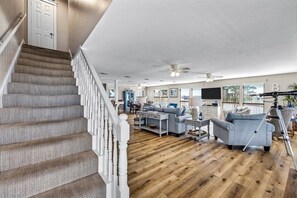 Interior - Bay Vista- New Listing In Terramar Beach, 4 Br/ 3 Ba, Boat Slip 4 Bedroom Home (Galveston)