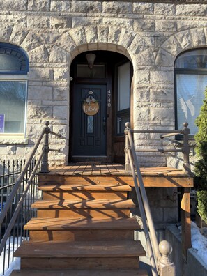 Exterior detail - Spacious 4-bedroom townhome in fantastic Bronzeville Chicago Neighborhood (Chicago)