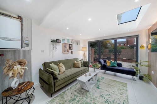 Stylish 4BR House w/Garden & free parking - ealing