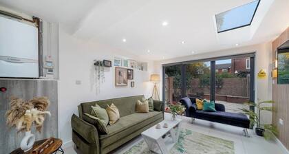 Stylish 4BR House w/Garden & free parking - ealing