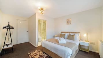 4 Schlafzimmer, Schreibtisch, Bügeleisen/Bügelbrett, kostenloses WLAN