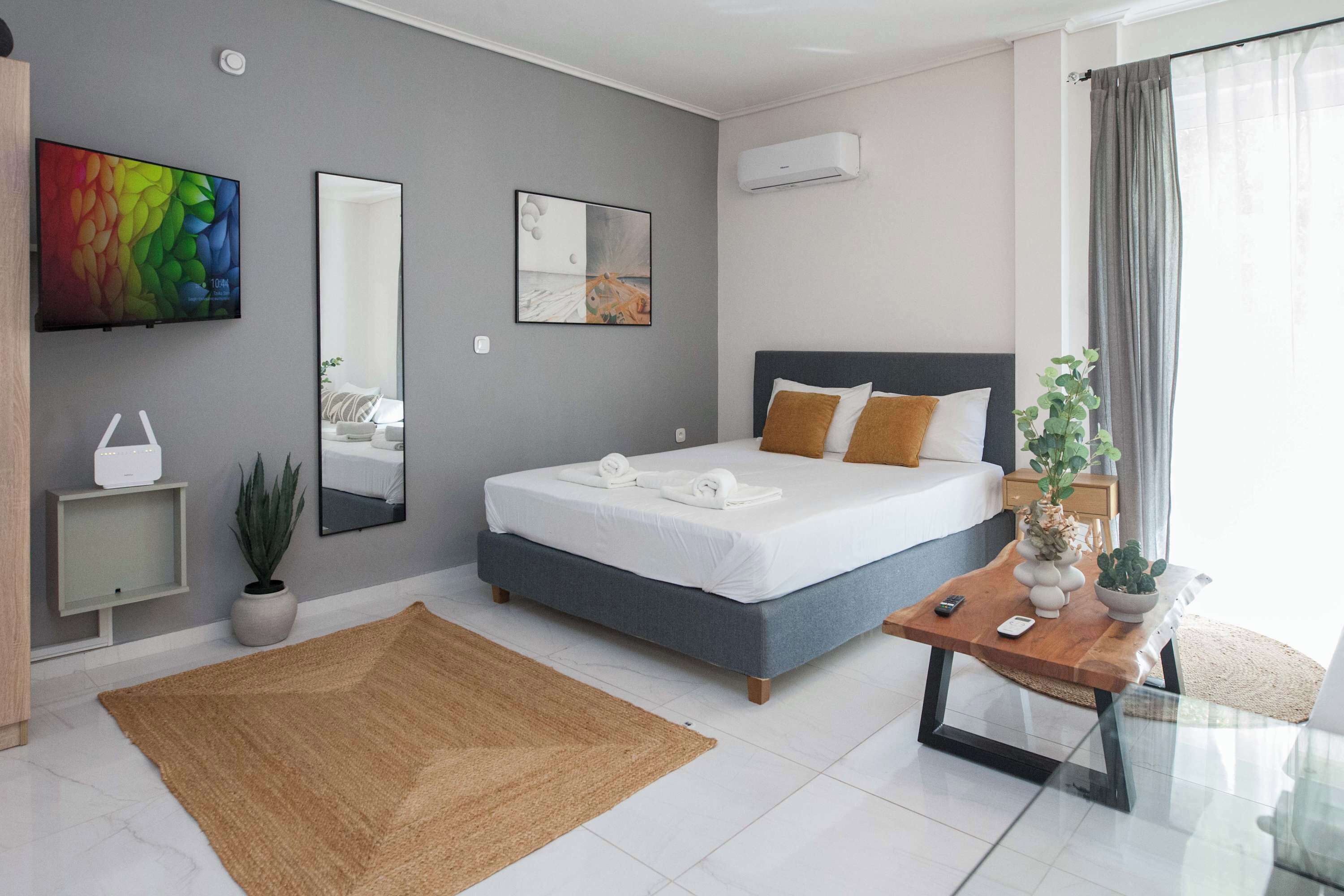 Iron/ironing board, WiFi, bed sheets