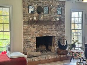Interior - Hidden retreat in the middle of Johnson City (Jonesborough)
