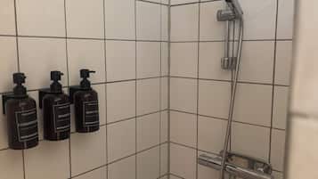 Stuga - flera sovrum - rökare - uteplats | Badrum