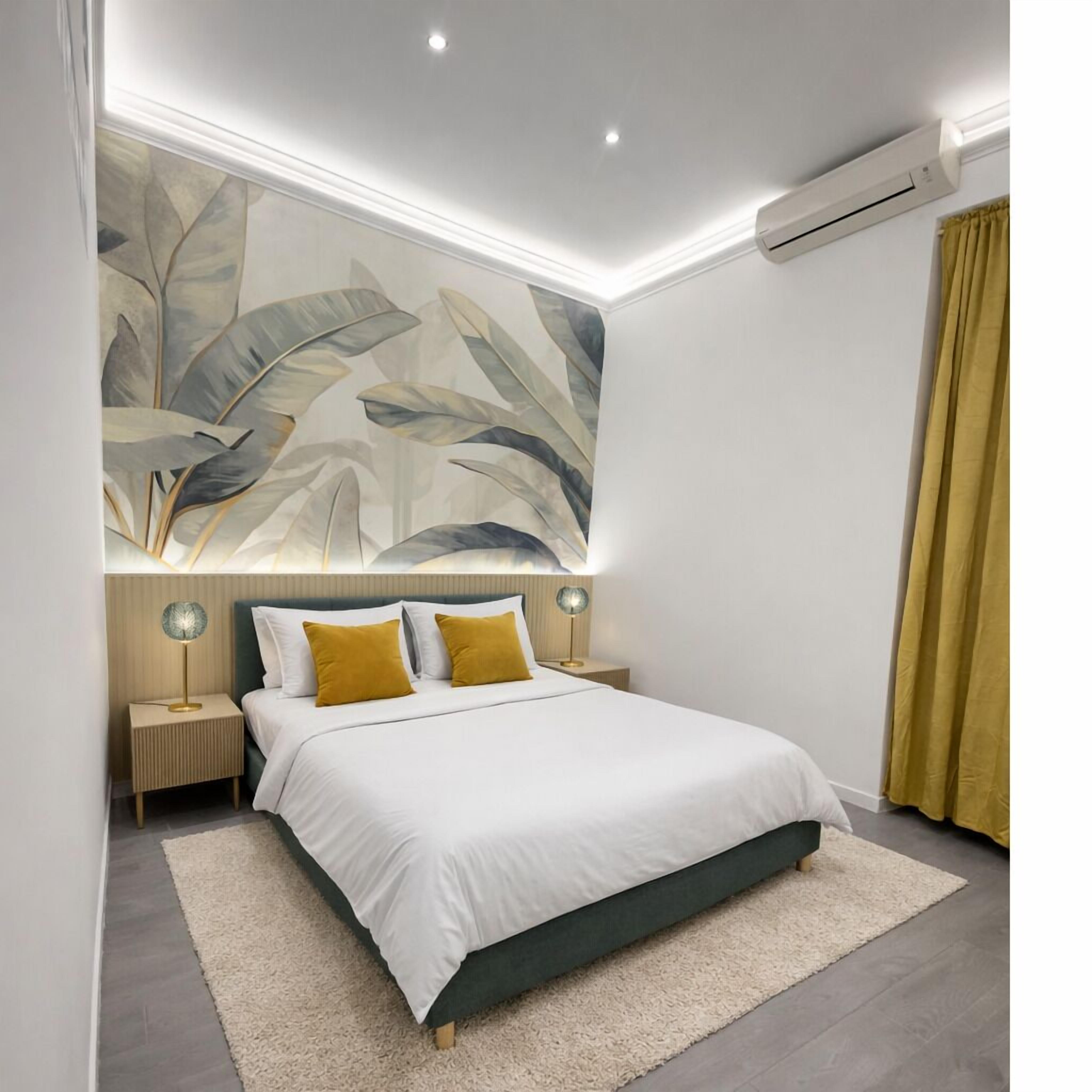 Minibar, coffres-forts dans les chambres, bureau