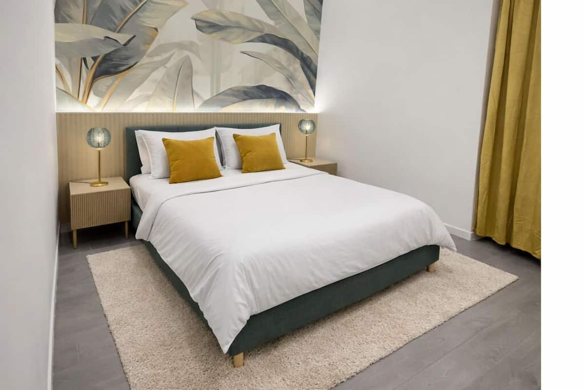 Kamar Double Comfort | Minibar, brankas, meja kerja, dan ruang kerja ramah laptop