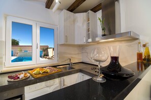 Vila | Dapur pribadi | Lemari es, microwave, oven, dan kompor