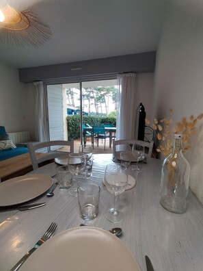 Dining - La Canopée Apartment with Lake View, Shared Pool & Air Conditioning - Conciergerieland (Soustons)
