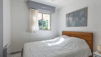 2 slaapkamers, een strijkplank/strijkijzer