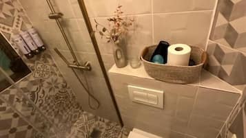 House, 1 Bedroom, Smoking | Bathroom