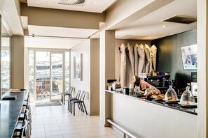 Dining - V&A Waterfront Marina•Luxury 1BR•CanalView+Balcony (Cape Town)