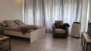 1 bedroom, WiFi (free), bed sheets - Whole apartment - Studio Noéa (Mâcon)