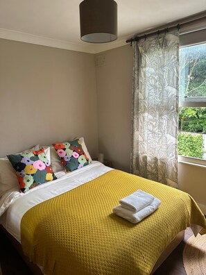 3 bedrooms, iron/ironing board, Internet, bed sheets - Where English Charm Meets Moroccan Soul - 1 Minute from Kensal Green Station (London)