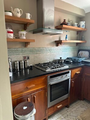 Private kitchen - Where English Charm Meets Moroccan Soul - 1 Minute from Kensal Green Station (London)