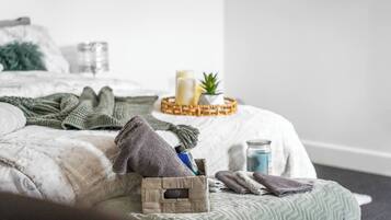 1 bedroom, desk, iron/ironing board, WiFi (free)