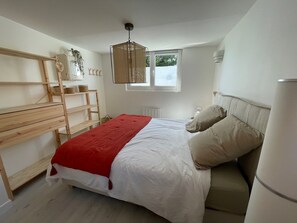 2 bedrooms, desk, iron/ironing board, travel cot - Charming beach house by the sea (Merlimont)