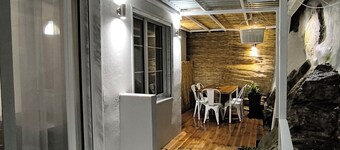 Cozy Houses One -huoneisto, jossa on hieronta-allas ja terassi