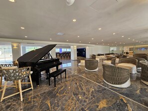 Lobby sitting area - Paradise Resort Evia, a member of Radisson Individuals (Eretria)