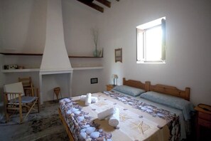 Silitysrauta/-lauta, Wi-Fi, vuodevaatteet