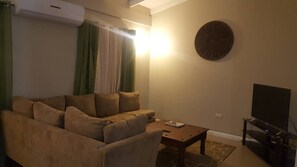 Ferienhaus, 3 Schlafzimmer, barrierefrei, eigener Pool | Wohnzimmer