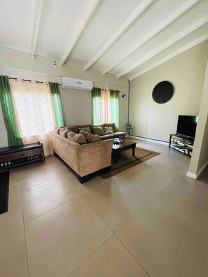 Casa, 3 camere da letto, accessibile ai disabili, piscina privata | Soggiorno