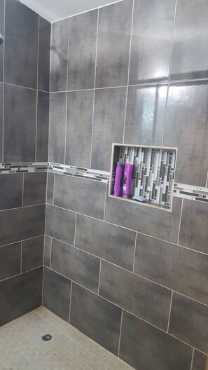 Hus, 3 soverom, tilgjengelighetstilpasset, privat basseng | Bad