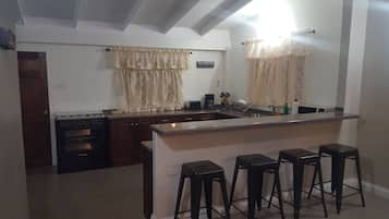 House, 3 Bedrooms, Accessible, Private Pool | Private kitchen