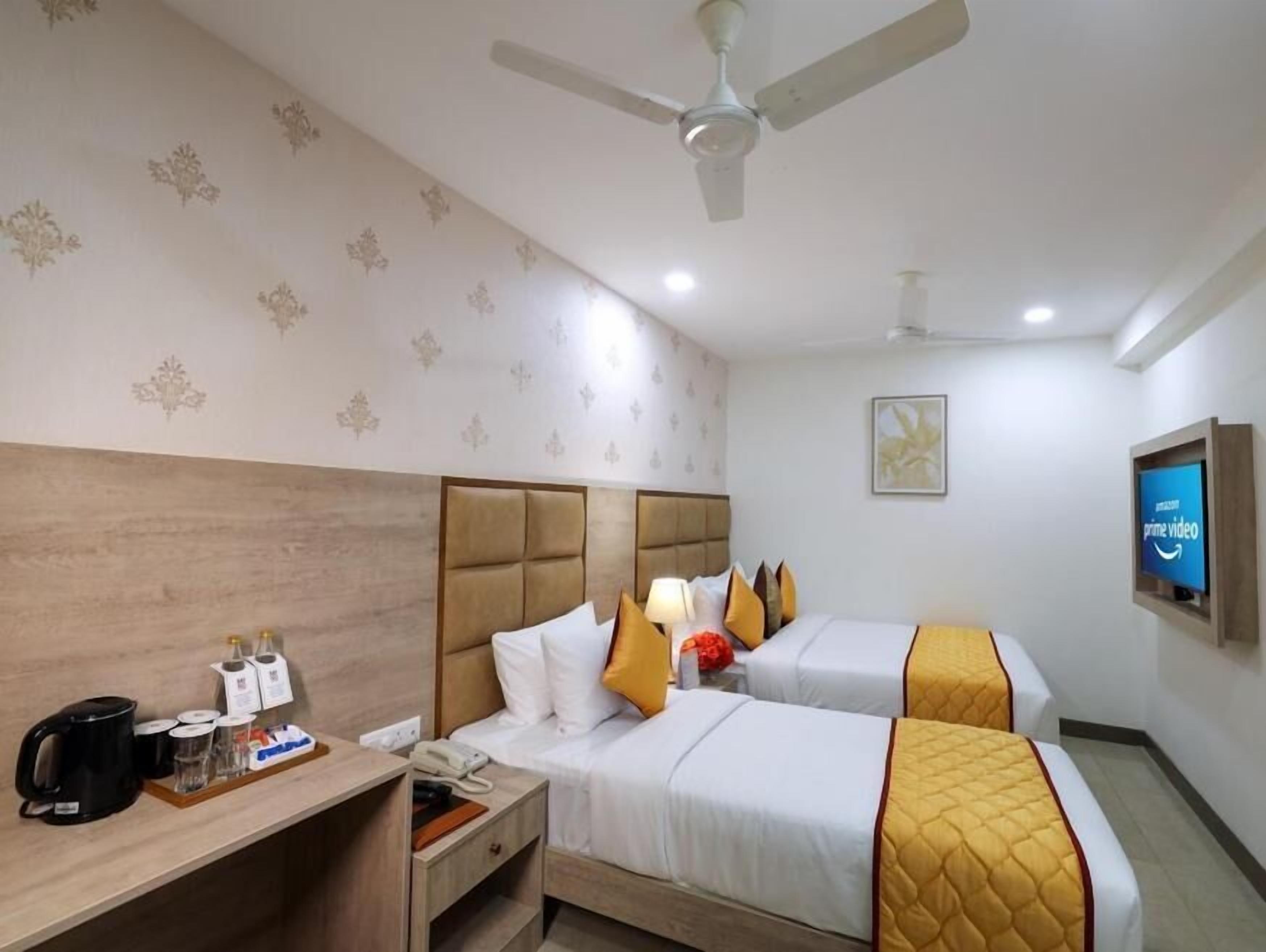 Deluxe Triple Room | Iron/ironing board, free WiFi