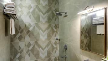 Dusj, toalettartikler (inkludert), håndklær og såpe