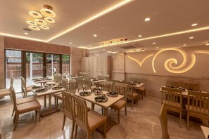 Dining - Gopuram Grand (Madurai)