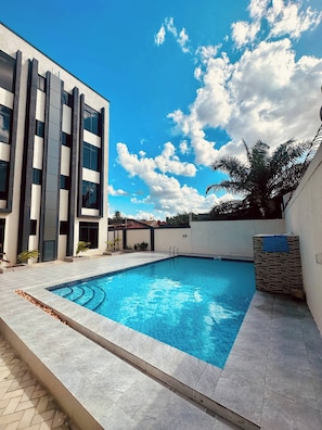 Shared Dormitory, 1 Bedroom, Balcony | Kolam renang | Kolam renang terbuka 