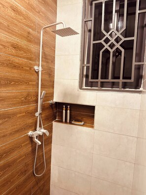 Shared Dormitory, 1 Bedroom, Balcony | Bilik Mandi