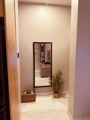 Shared Dormitory, 1 Bedroom, Balcony | Bahagian dalam