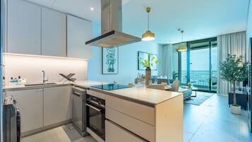 Fridge, microwave, stovetop, dishwasher
