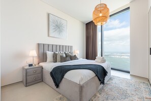 2 bedrooms, in-room safe, iron/ironing board, free WiFi - Jumeirah Gate Tower 1 6103 by Deluxe Holiday Homes (Dubai)