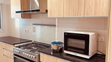 Apartment, 3 Bedrooms, Accessible, Smoking | Interior