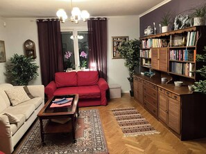 Nhà, 5 phòng ngủ, hút thuốc, hồ bơi riêng | Phòng khách | Sách 