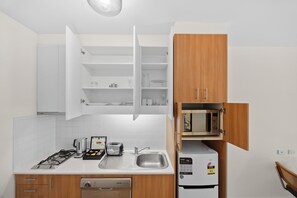 Private kitchen - Central Emporium | Urban Oasis 1BR w/King Bed 4max (Melbourne)