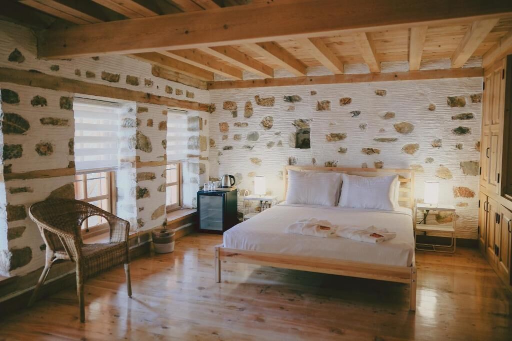 Quarto casal luxo, sacada, vista para o jardim | Escrivaninha, espaço de trabalho para notebook, cortinas blackout