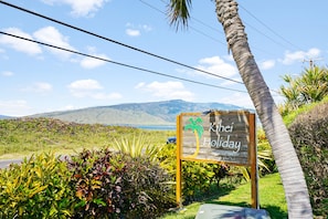 Property grounds - Last Minute Special! 2 Bedrooms & Steps to Beach! Pool & Hot Tub! (Kihei)