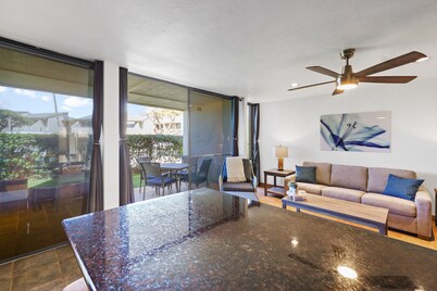 Last Minute Special! 2 Bedrooms & Steps to Beach! Pool & Hot Tub!