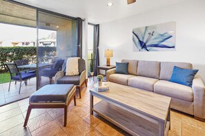 TV - Last Minute Special! 2 Bedrooms & Steps to Beach! Pool & Hot Tub! (Kihei)