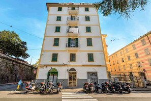 Exterior - Welcome to La Piccola Corte, a newly renovated and finely furnished studio apartment, in the heart of the city, a few meters from the central station.In an excellent position to reach the Cinque Terre area by train and the city center in a few minutes by (La Spezia)