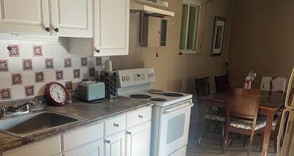 Tranquil 2-bedroom farmhouse with indoor and outdoor arena with trails!!!